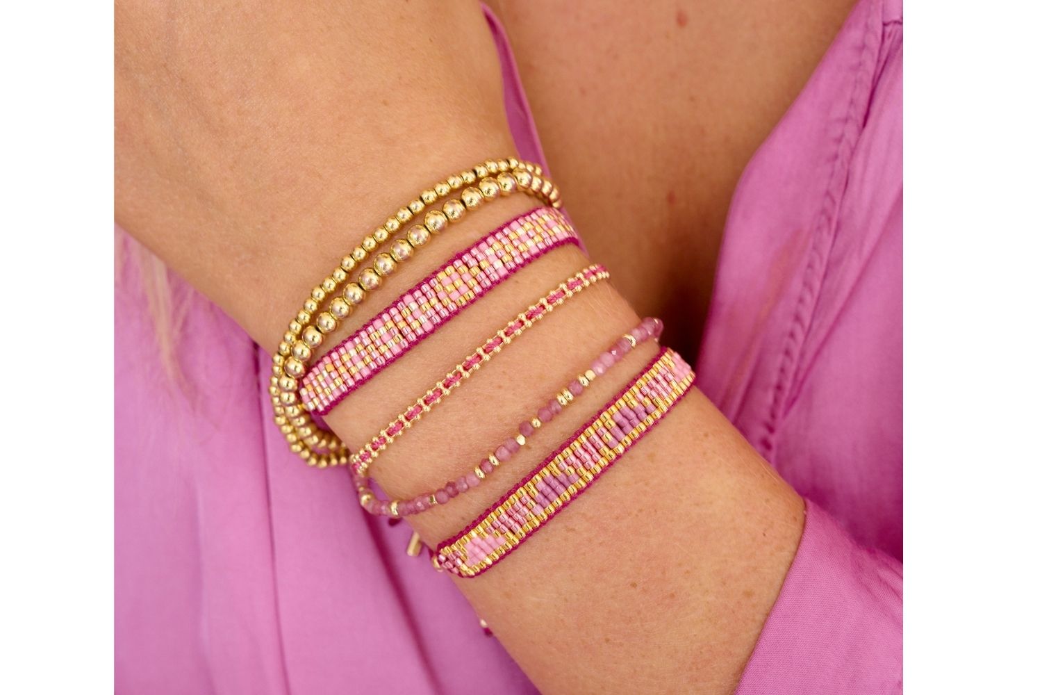 Punchy pinks to gift all year round! Mix Braids, Gemstones and beads.